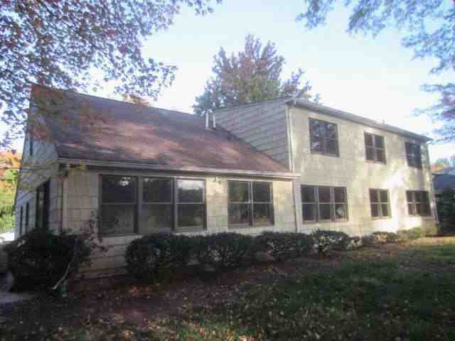 outside picture of house before remodel