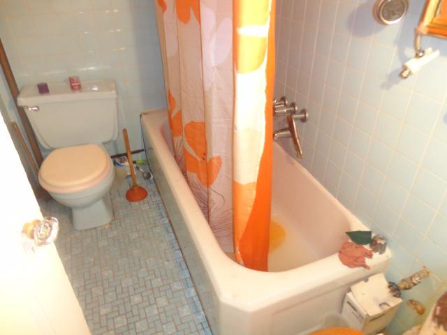 bathroom before renovations funded by a hard money lender in brooklyn new york