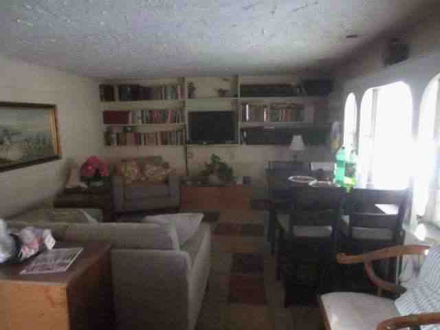 paramus living room before renovations funded by nj hard money lending company