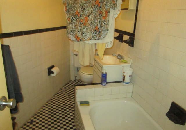 Brooklyn bathroom before renovations funded by a ny hard money lender