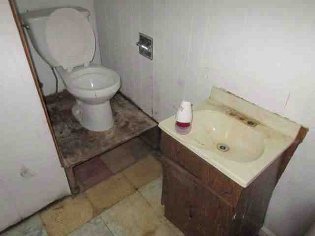 Bathroom before renovations funded by a hard money lender in newark new jersey