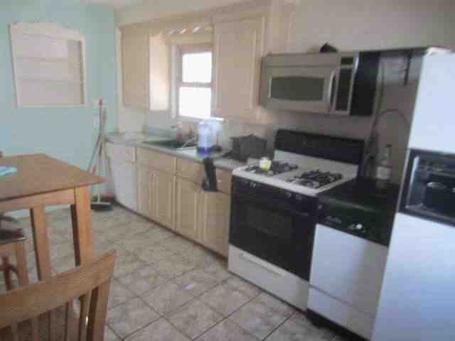 kitchen before renovations