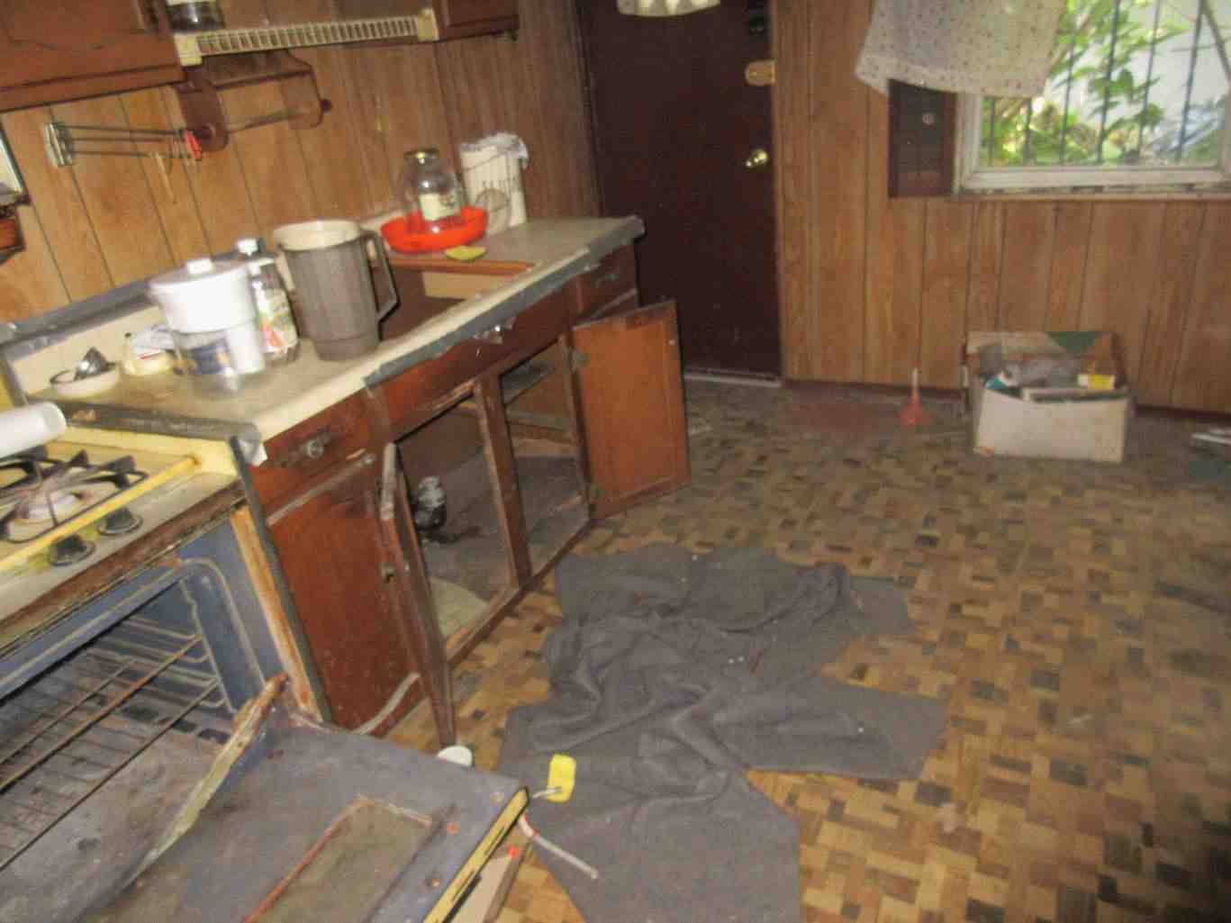 Kitchen before renovations funded by Philadelphia hard money lender